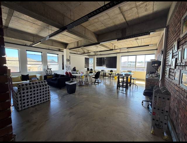 87M² BUILDING TO LET IN SALT RIVER